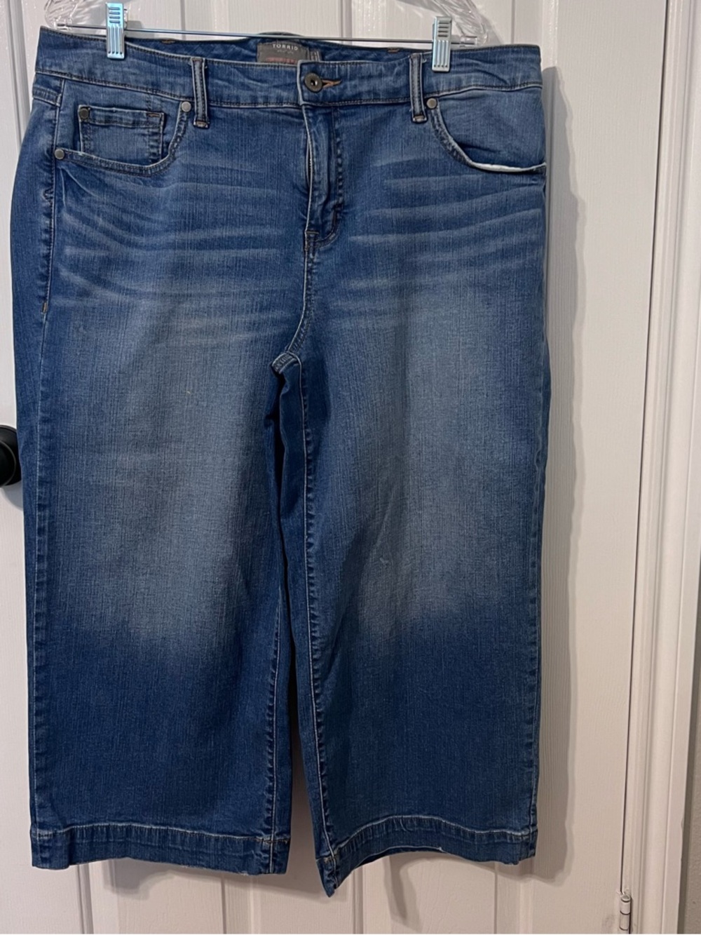 TORRID wide leg high rise Cropped Jeans Sz 18